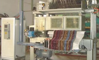 Carpet jacquard machine share the cleaning and maintenance of carpet in summer