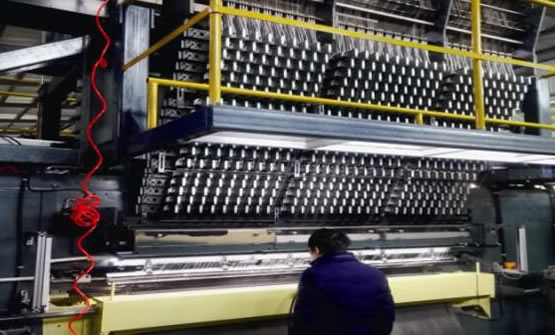 Multicolor carpet jacquard machine: skill 5 seconds to identify good and bad carpets